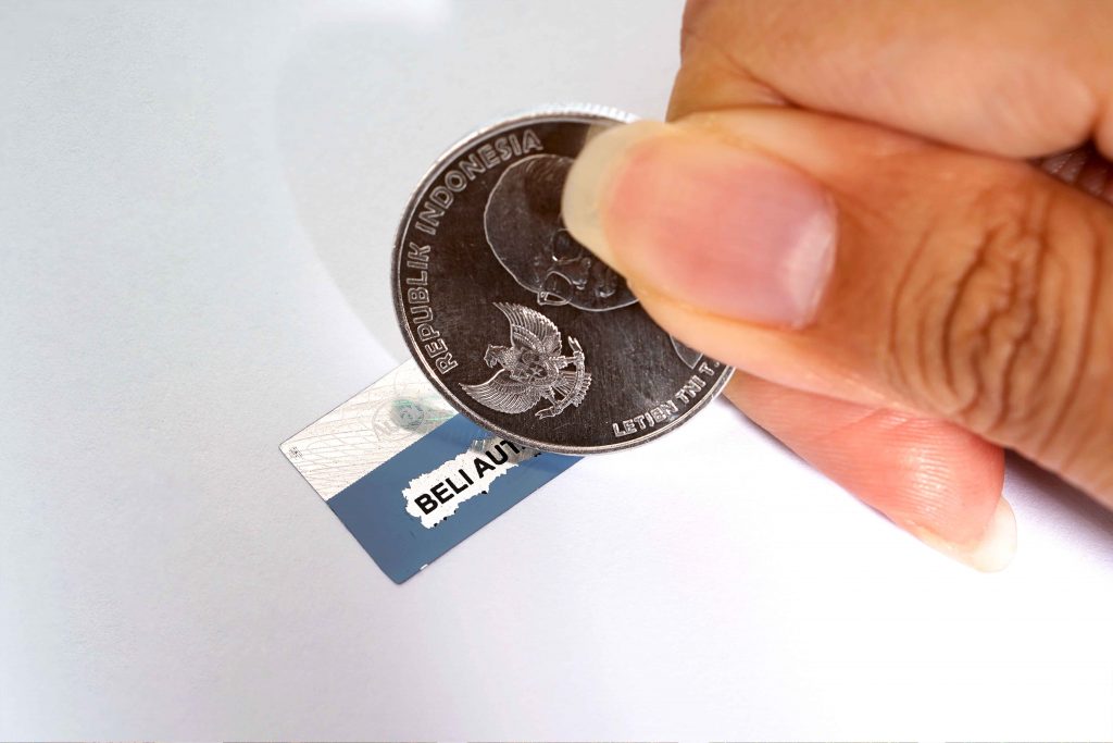 Numbered holographic labels